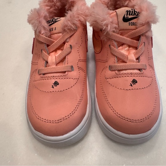 NEW! Nike Air Force 1 One Unisex Sneakers  (TD) Fuzzy Lined Pink Size 8C - Picture 3 of 11